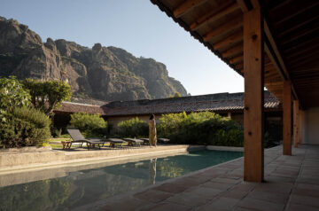 Práctica Arquitectura Built La Hacienda Weekend Retreat With Large Courtyard In Mexico