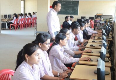 Pune Vidyarthi Griha̵...