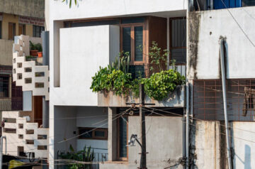 Overlapping white volumes compose compact house by rahul pudale design in india